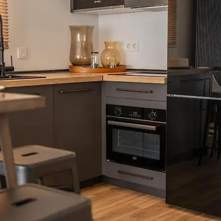 Beachfront Parking Апартаменты Сомо