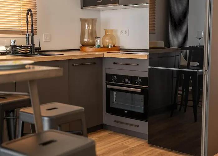 Beachfront Parking Апартаменты Сомо